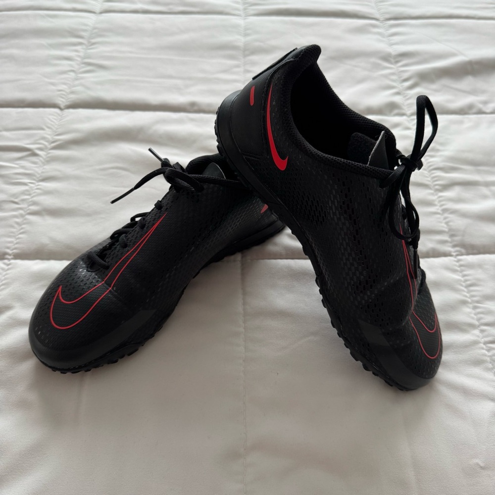 Nike Jr. Phantom GT Club Shoes Size 6Y